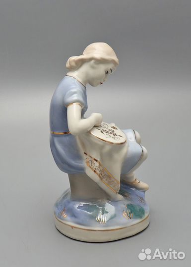 Статуэтка «Вышивальщица», скульптор Квитницкая Гже