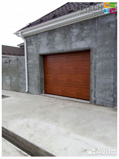 Секционные ворота для гаража alutech