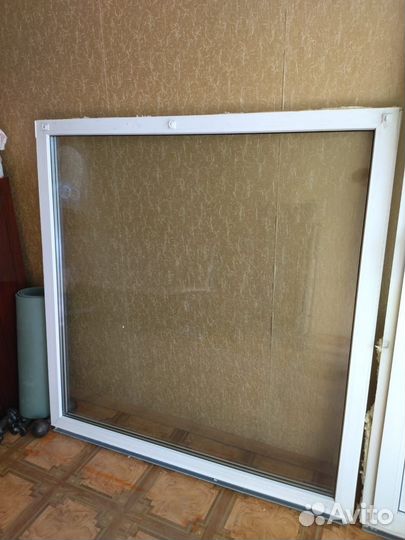 Окно и дверь на балкон