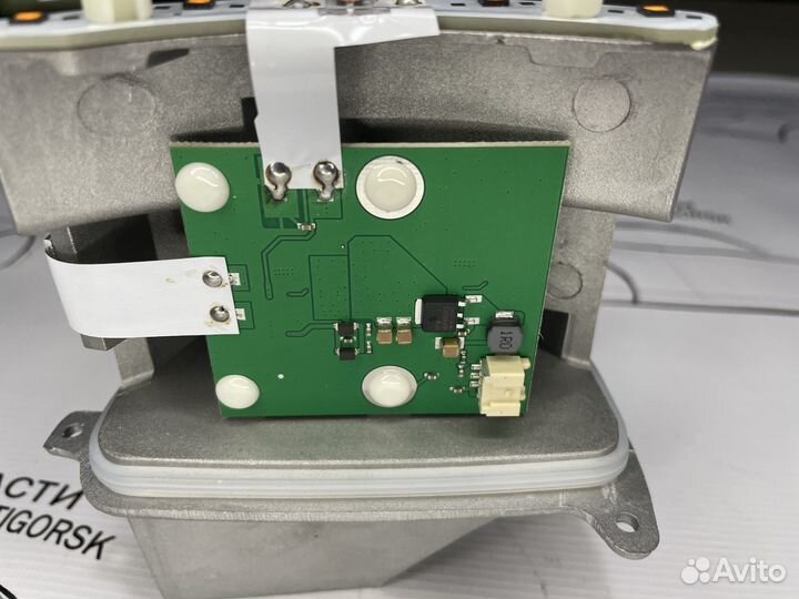 Левый поворотник фары BMW E90 новый бмв Е90