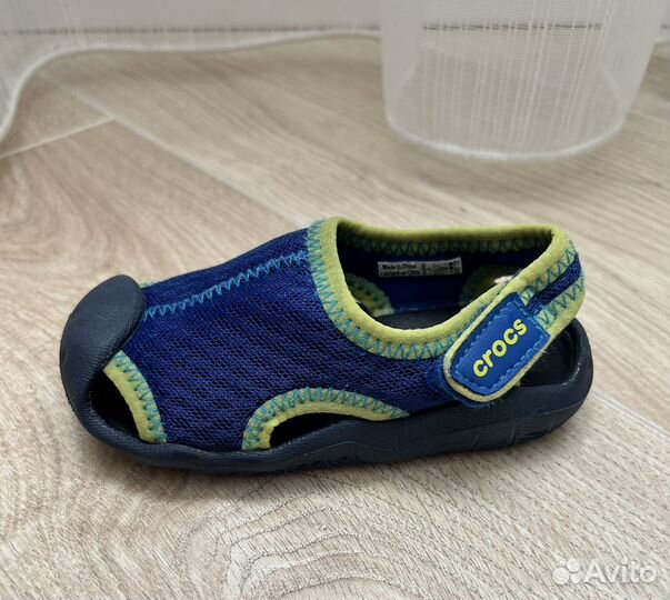 Сандалии crocs