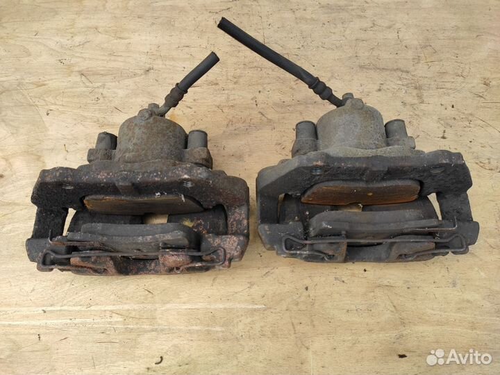 Суппорт тормозной передний на Opel Meriva A