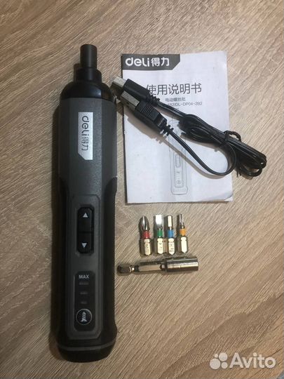 Отвертка аккумуляторная с набором бит