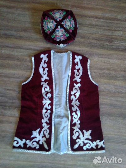 Образец Модель национальной одежды костюм