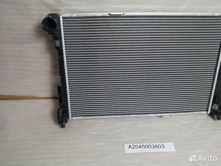 Радиатор охлаждения Мерседес A2045003603
