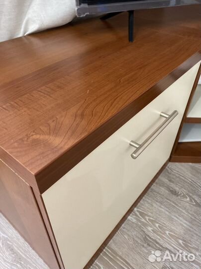 Тумба под телевизор из массива