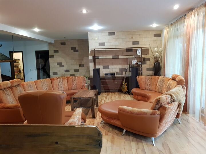 Дом 390 м² на участке 6 сот.