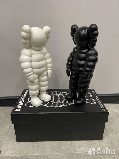 Фигурка kaws what party chum