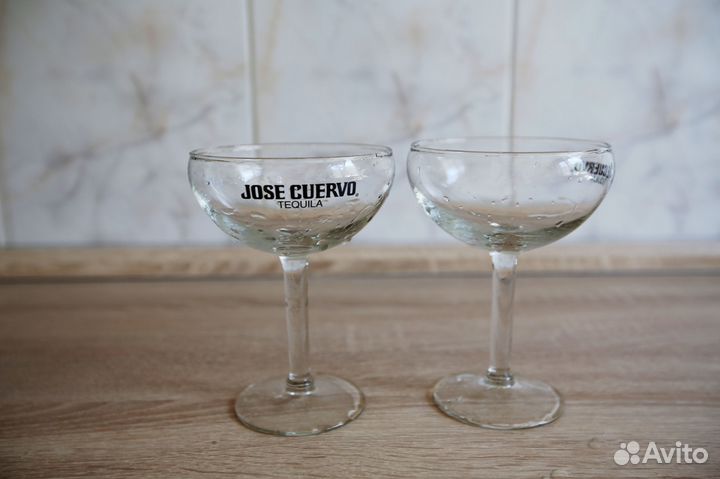 Бокалы для шампанского