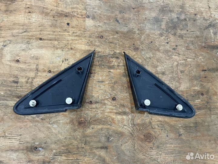 Молдинг уголок зеркала стойки крыла Focus II рест