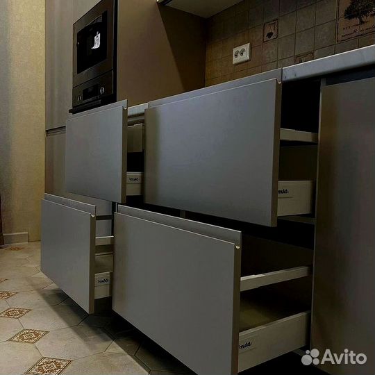 Кухня на заказ / Кухонный гарнитур Pragense