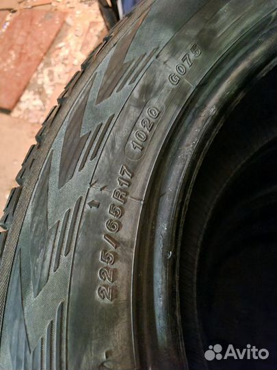 Продам зимнюю резину 225/65r17