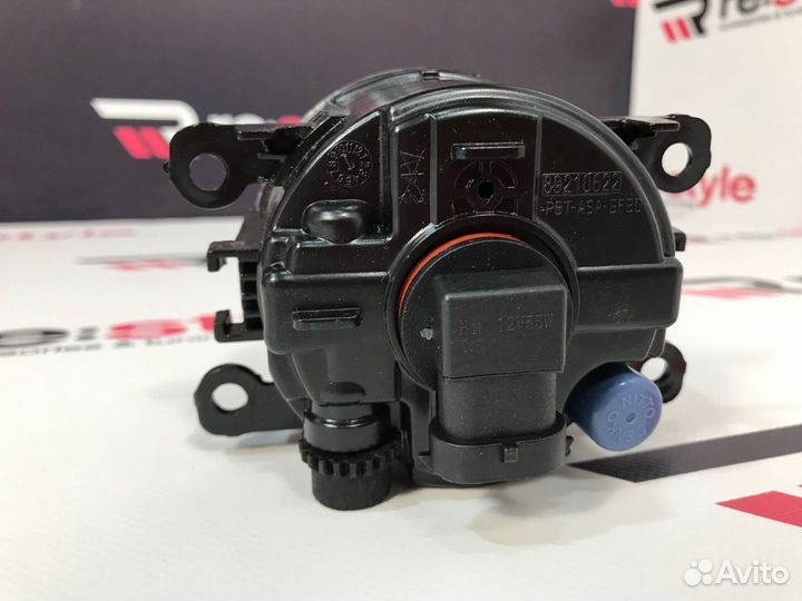 Туманка Mitsubishi 4 уха Valeo Левая