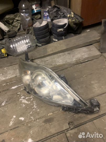 Фара правая под ксенон mazda premacy