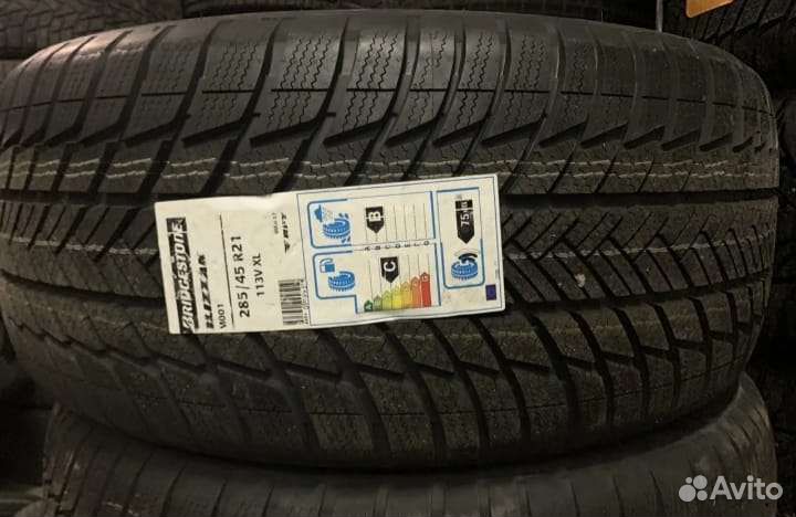 Bridgestone Blizzak LM-001 285/45 R21 113V