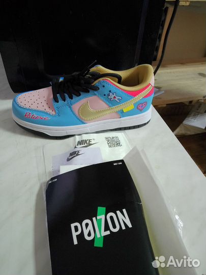 Кроссовки женские