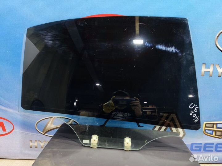 Стекло боковое двери Kia RIO 2 Прав