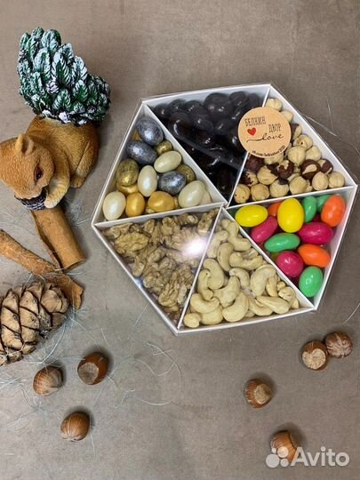 Подарочный набор с орехами, сухофруктом