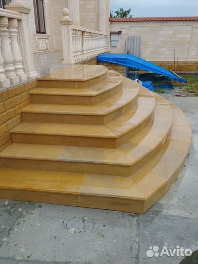 Лестница с камнем даг