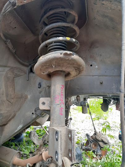 Peugeot 408 стойка передняя левая