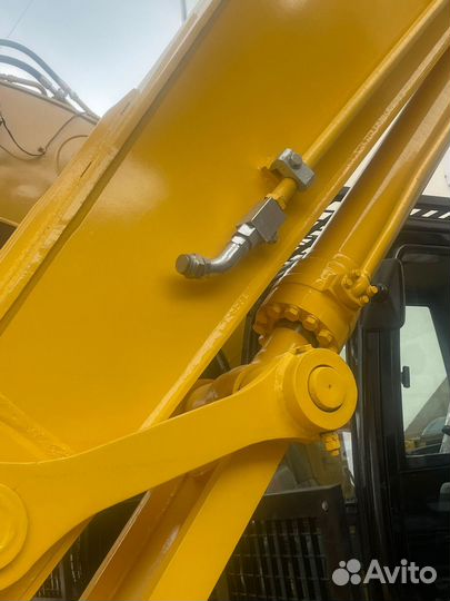 Гусеничный экскаватор Komatsu PC220-8M0, 2022