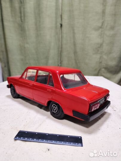 Модель автомобиля ваз 2103 СССР (большая)