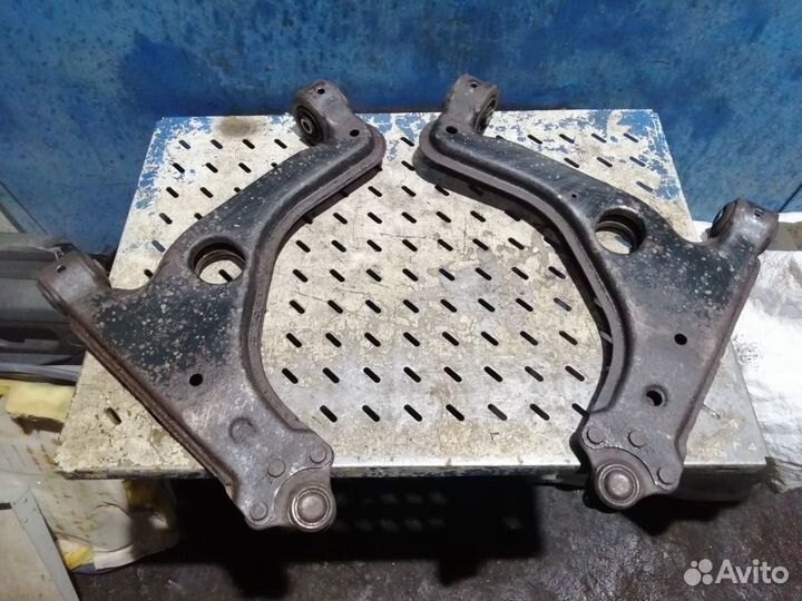 Рычаг передний нижний Opel Astra H