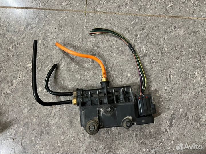 Блок клапанов пневмоподвески Land Rover Range