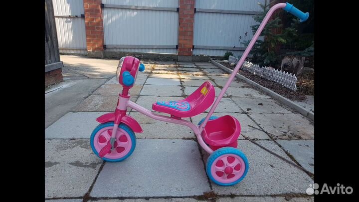 Трехколесный велосипед для малышей