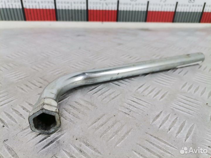 Ключ Volkswagen Fox 2 2006 4D0012219A