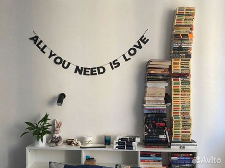 Надпись с днем рождения, черные буквы