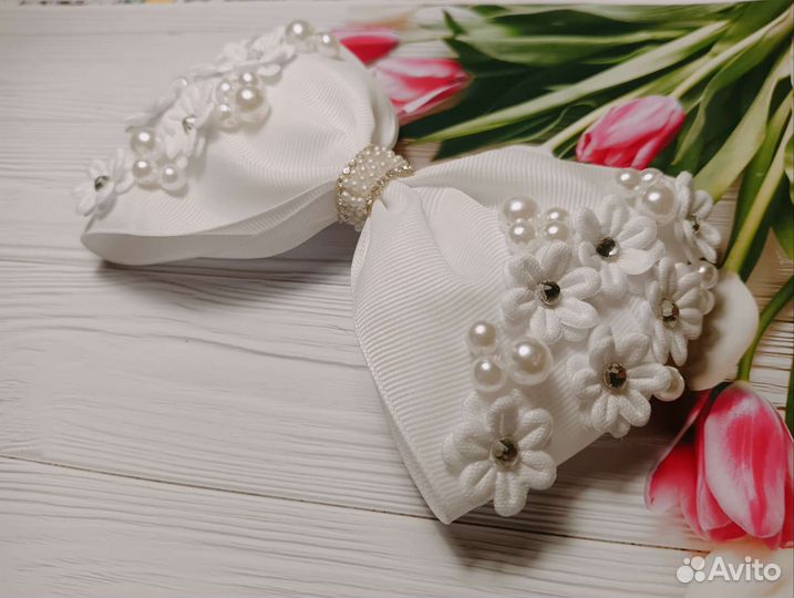 Большой бант на заколке