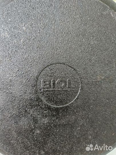 Чугунная сковорода biol