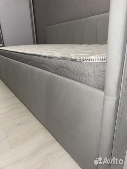 Кровать с подъемным механизмом новая с матрасом