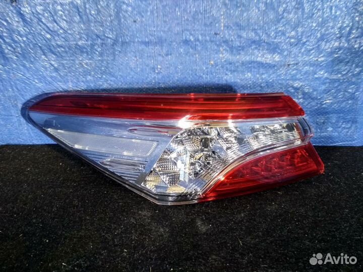 Фонарь левый внешний Camry 70