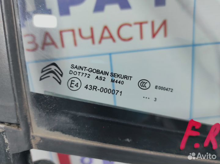 Стекло двери передней правой (форточка) Citroen C4