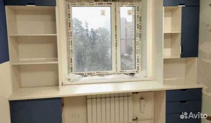 Рабочая зона в углу у окна