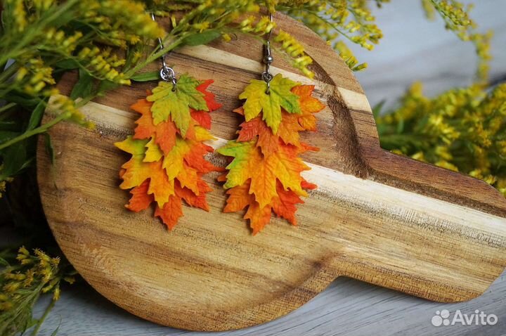 Лёгкие и яркие серьги 