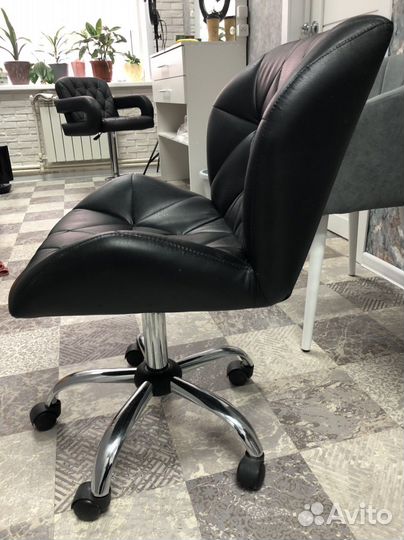 Кресло для мастера маникюра бу