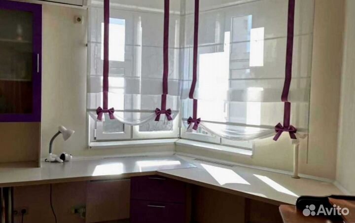 Рабочая зона в углу у окна