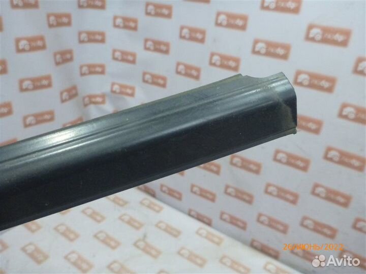 Уплотнитель стекла двери бархотка передний правый