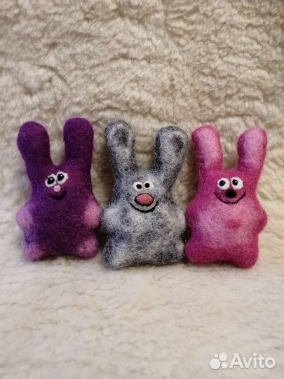 Игрушка Ушастик зайчик из шерсти