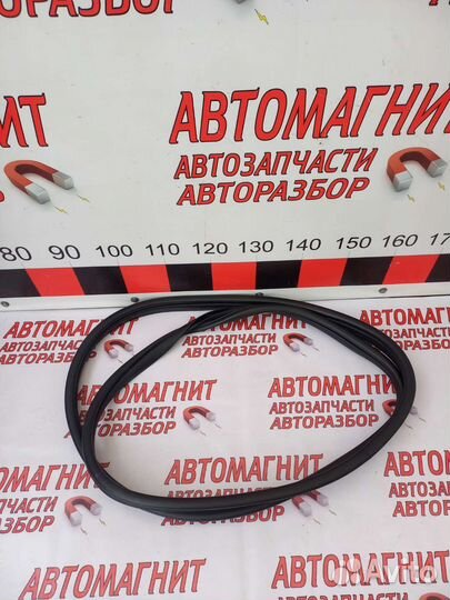 Уплотнитель двери передней левой Киа Соренто 4 MQ