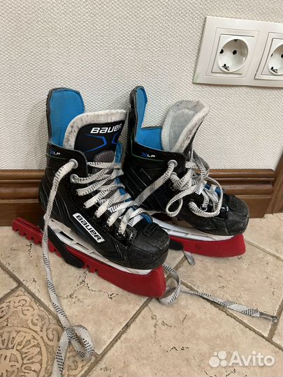 Коньки хоккейные детские размер YTH 10 Bauer