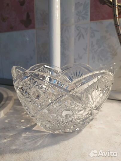 Продам хрустальную ретро вазу