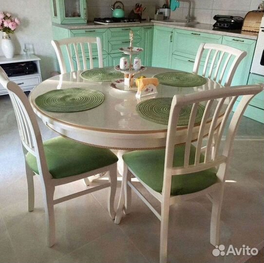 Стол и стулья на кухню