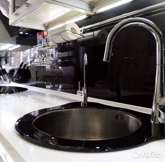 Кухня угловая на заказ.мдф фасады