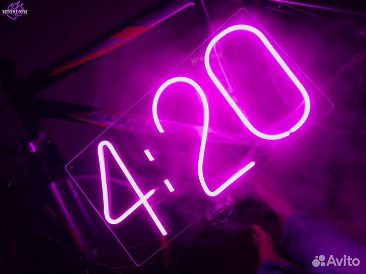 Неоновая вывеска, объемные буквы