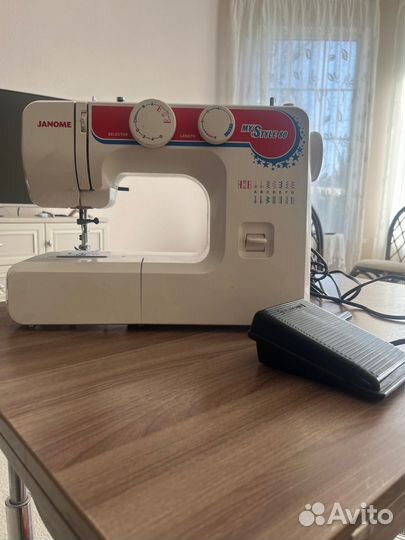 Швейная машина Janome