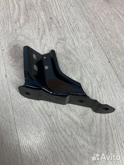 Кронштейн крепление крыла Volkswagen polo 5 Прав
